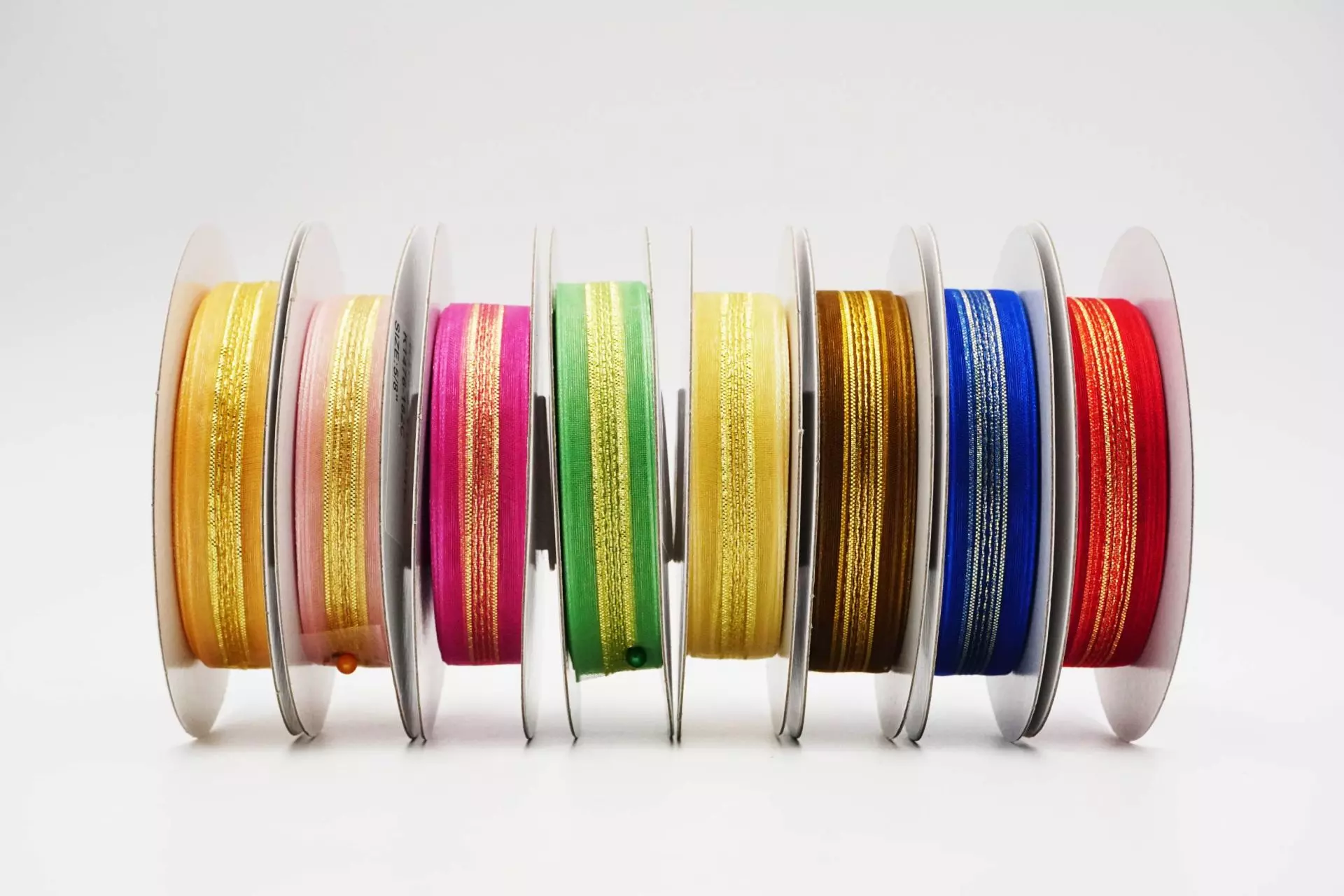 Блестящая золотая полосатая прозрачная лента